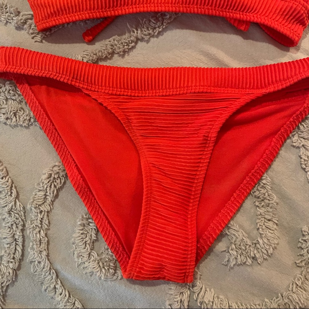 Red Bikini - Picture 5 of 6